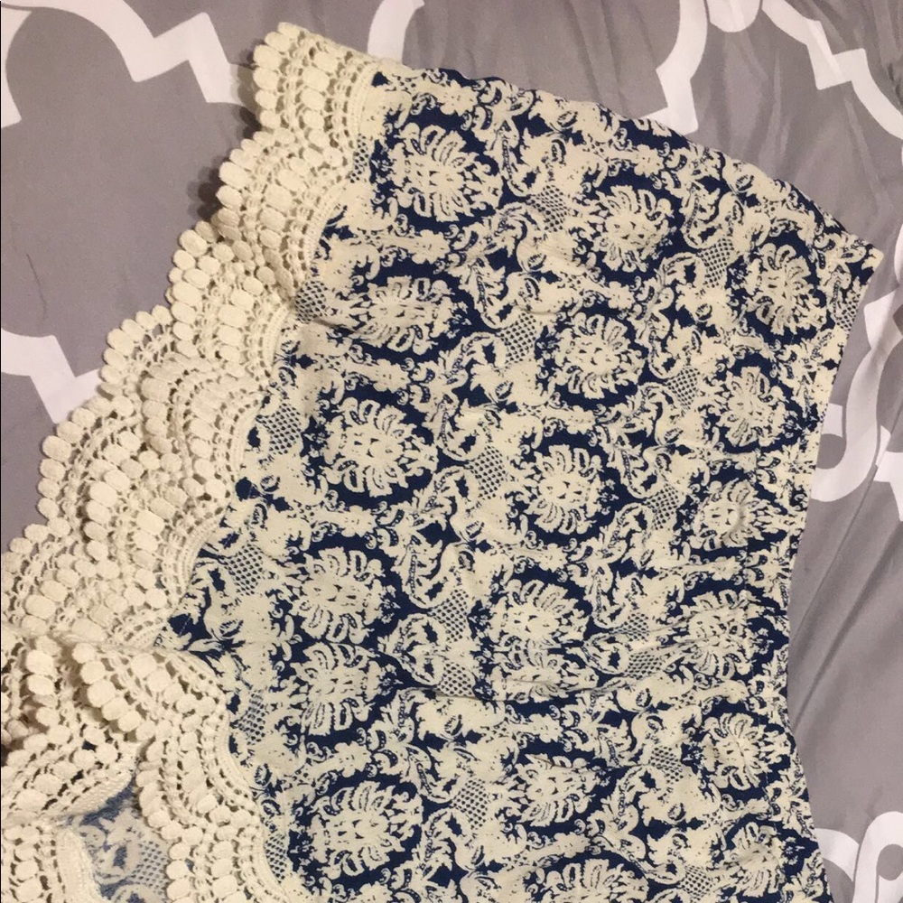 Loose shorts with blue pattern